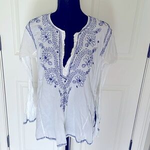 Boho Indian White Blue Embroidered Tunic Top Buttons Size Small Medium Beach